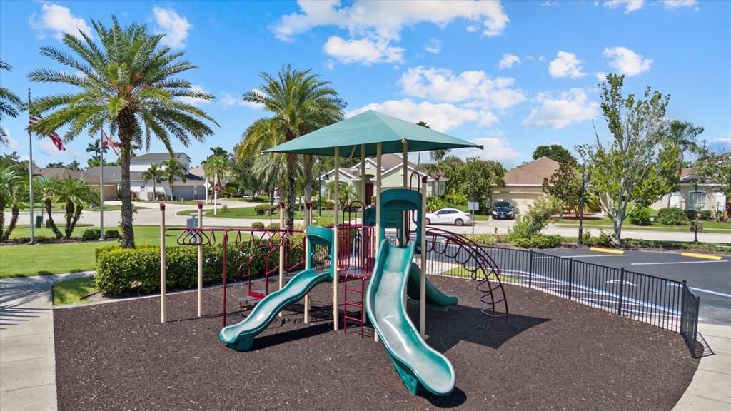 Activo con contrato: $575,000 (3 camas, 3 baños, 2303 Pies cuadrados)