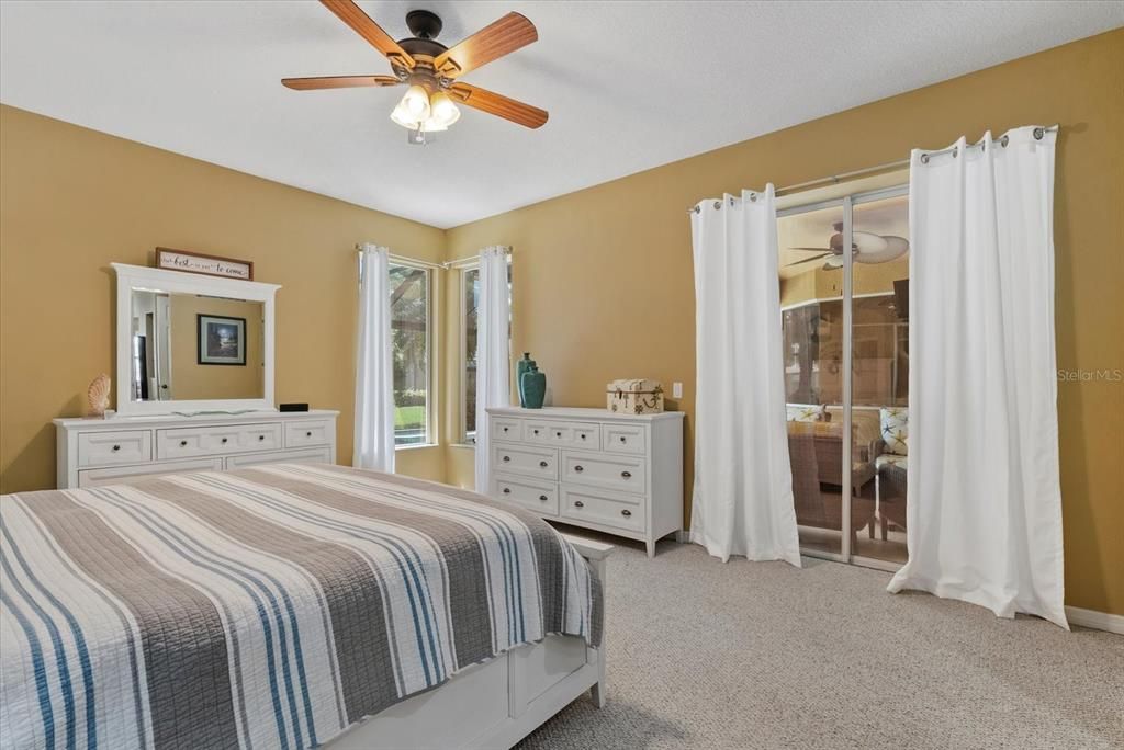 Activo con contrato: $575,000 (3 camas, 3 baños, 2303 Pies cuadrados)