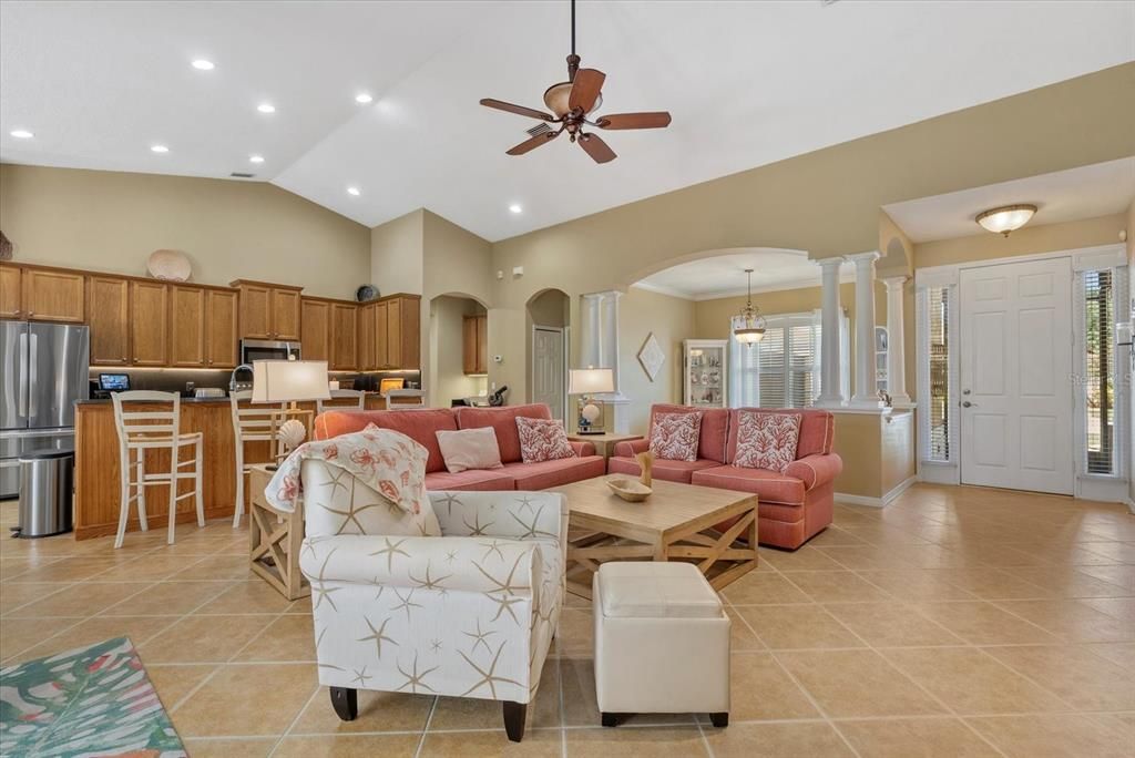 Activo con contrato: $575,000 (3 camas, 3 baños, 2303 Pies cuadrados)