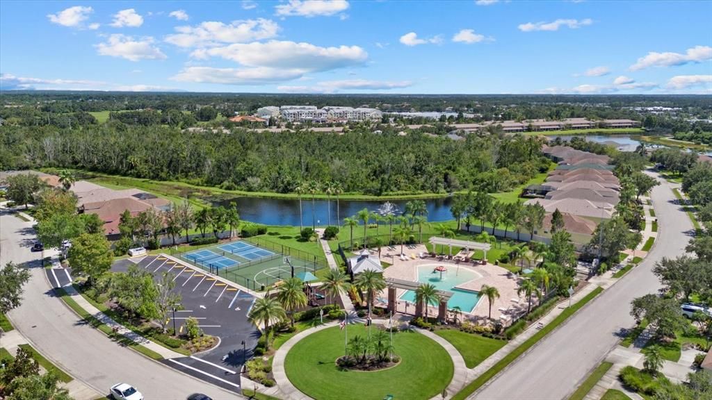 Activo con contrato: $575,000 (3 camas, 3 baños, 2303 Pies cuadrados)