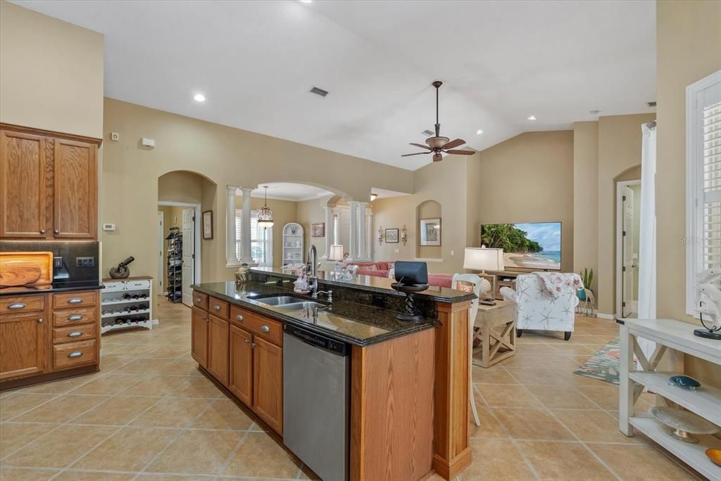 Activo con contrato: $575,000 (3 camas, 3 baños, 2303 Pies cuadrados)