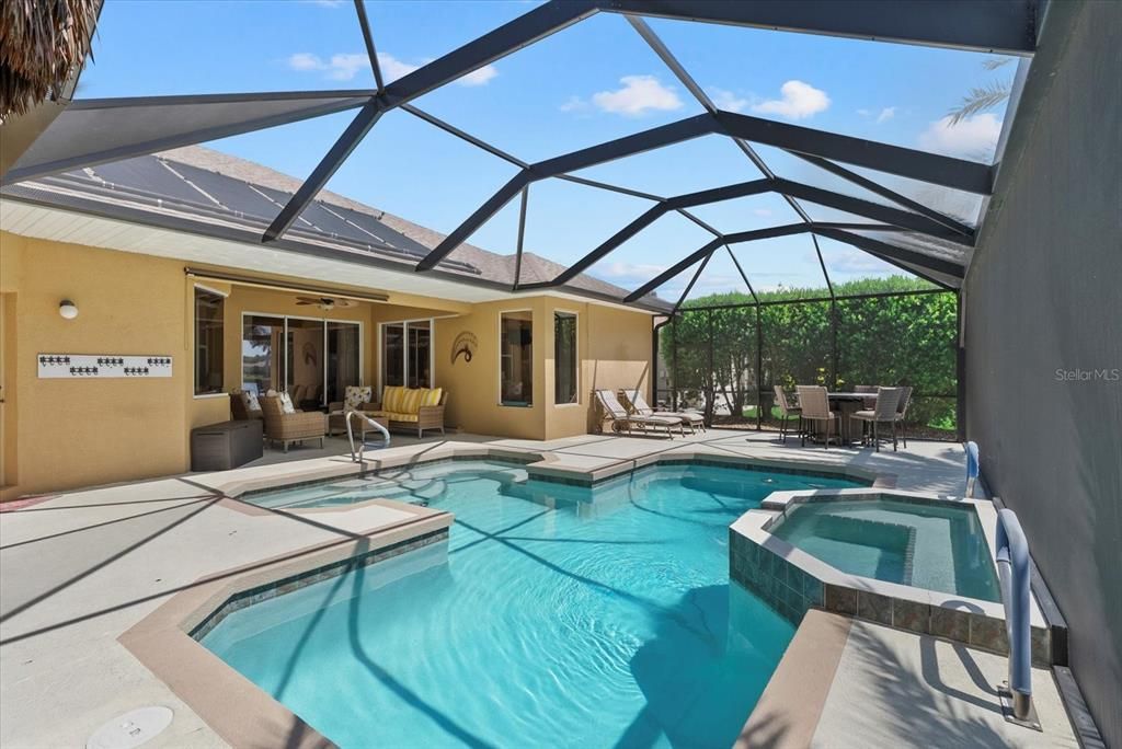 Activo con contrato: $575,000 (3 camas, 3 baños, 2303 Pies cuadrados)