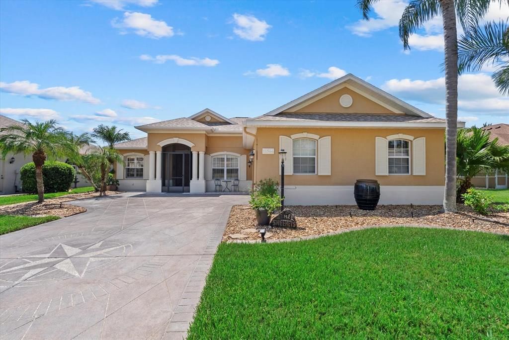 Activo con contrato: $575,000 (3 camas, 3 baños, 2303 Pies cuadrados)