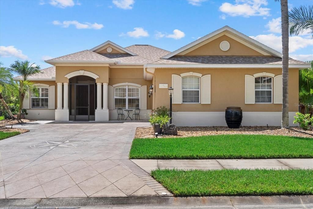 Activo con contrato: $575,000 (3 camas, 3 baños, 2303 Pies cuadrados)