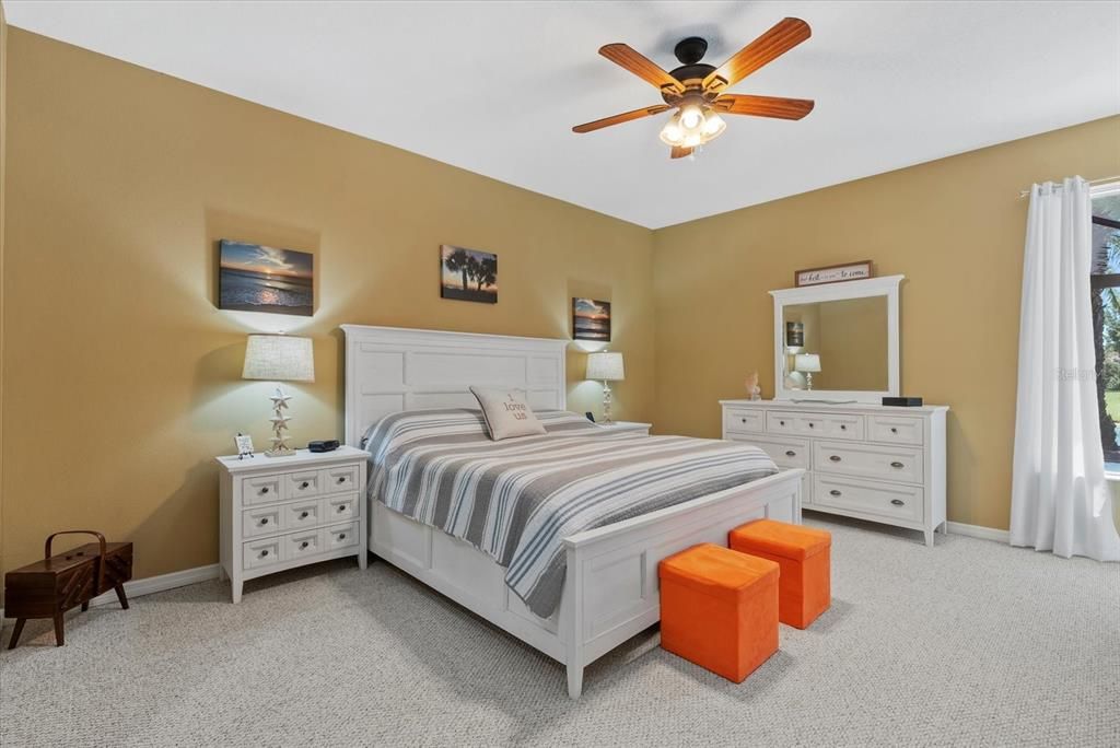 Activo con contrato: $575,000 (3 camas, 3 baños, 2303 Pies cuadrados)