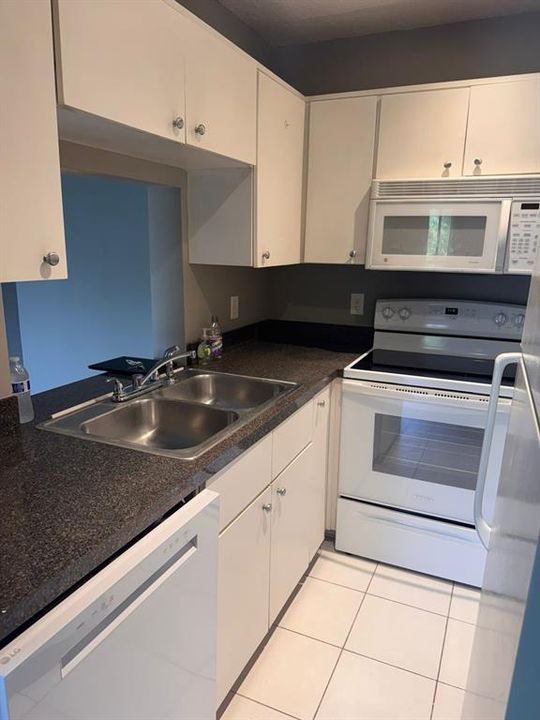 В аренду: $1,250 (2 спален, 2 ванн, 800 Квадратных фут)