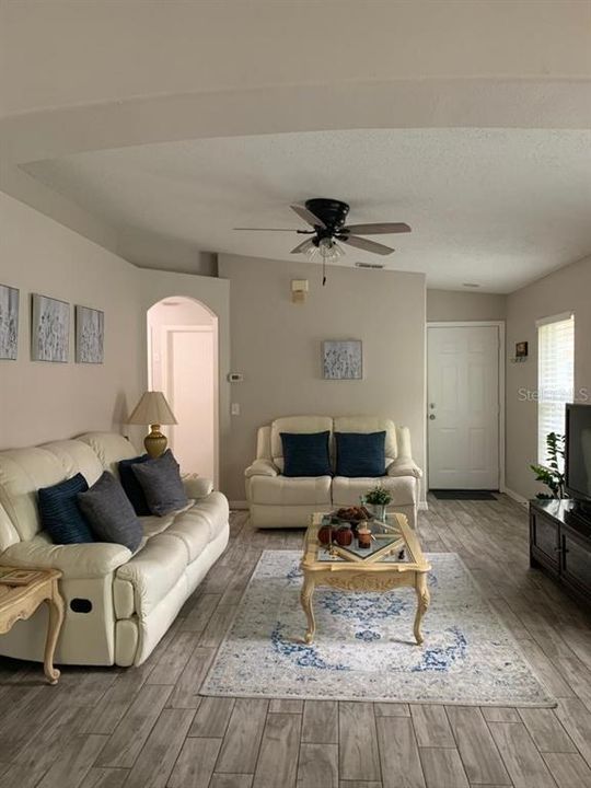 На продажу: $242,000 (3 спален, 2 ванн, 1136 Квадратных фут)