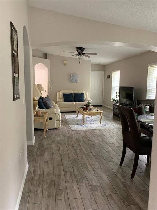 На продажу: $242,000 (3 спален, 2 ванн, 1136 Квадратных фут)