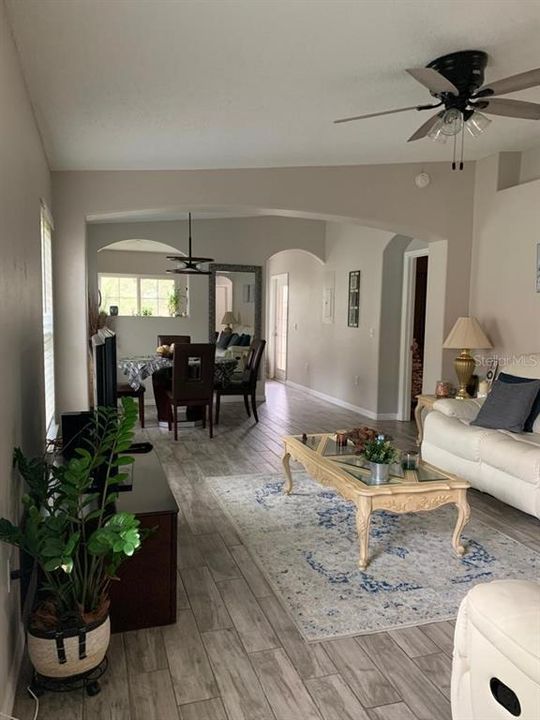 На продажу: $242,000 (3 спален, 2 ванн, 1136 Квадратных фут)