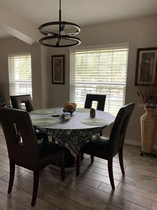 На продажу: $242,000 (3 спален, 2 ванн, 1136 Квадратных фут)