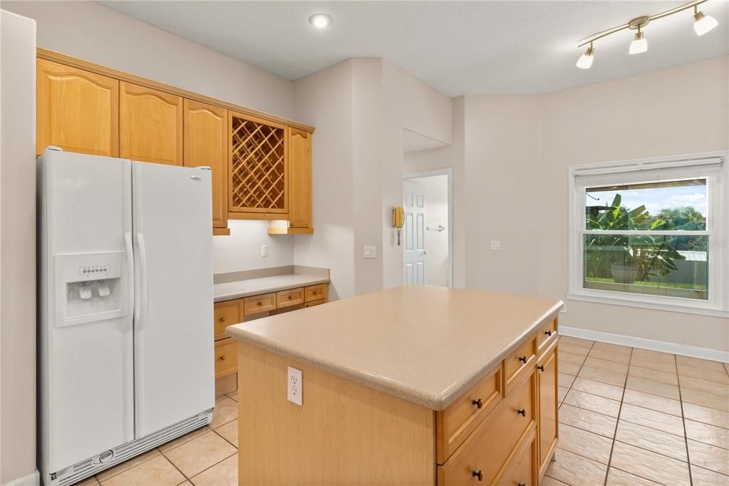 Active With Contract: $590,000 (4 beds, 3 baths, 2492 Square Feet)