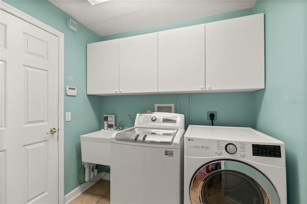 Active With Contract: $590,000 (4 beds, 3 baths, 2492 Square Feet)