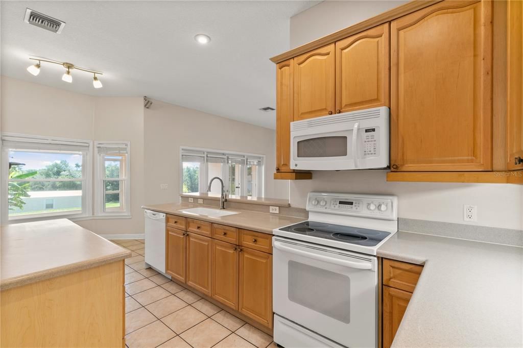 Active With Contract: $590,000 (4 beds, 3 baths, 2492 Square Feet)