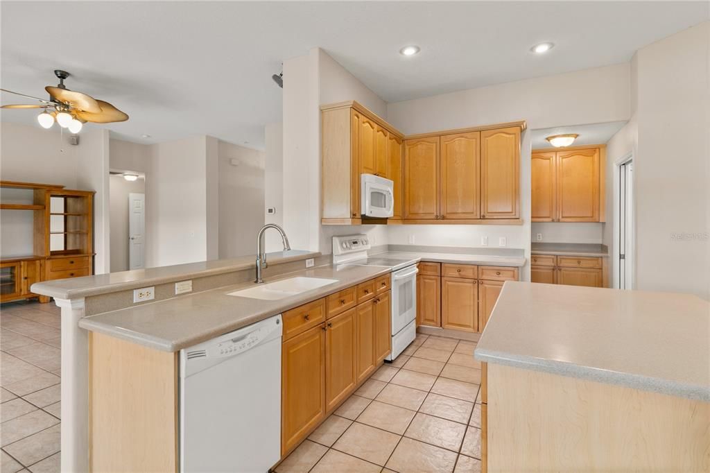 Active With Contract: $590,000 (4 beds, 3 baths, 2492 Square Feet)