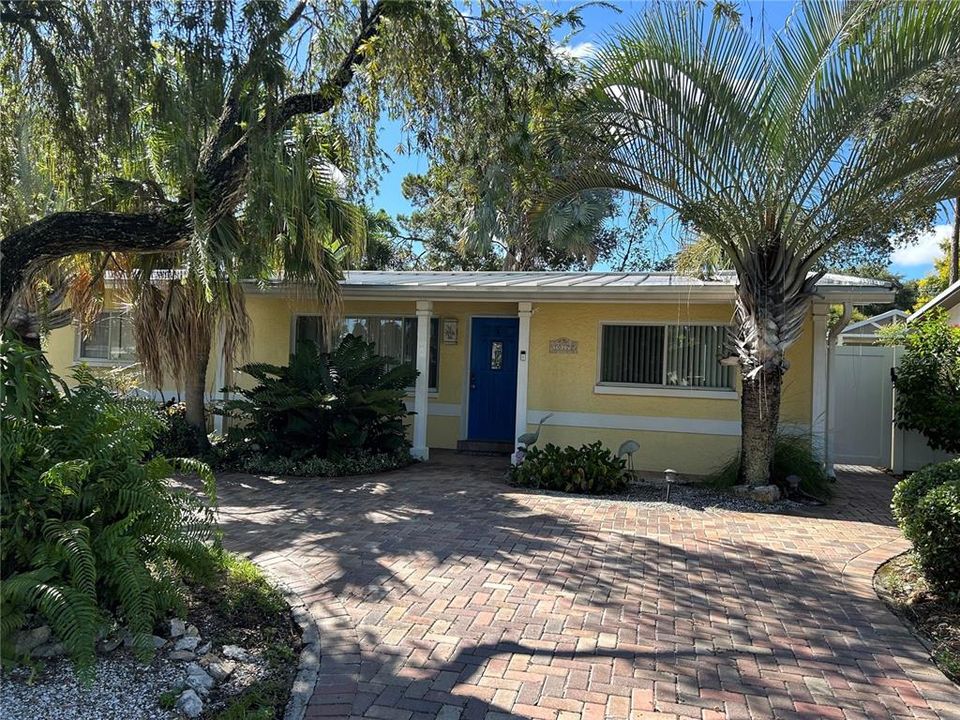 For Rent: $3,500 (3 beds, 2 baths, 1311 Square Feet)