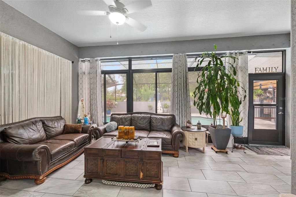 待售: $565,000 (4 贝兹, 2 浴室, 2237 平方英尺)