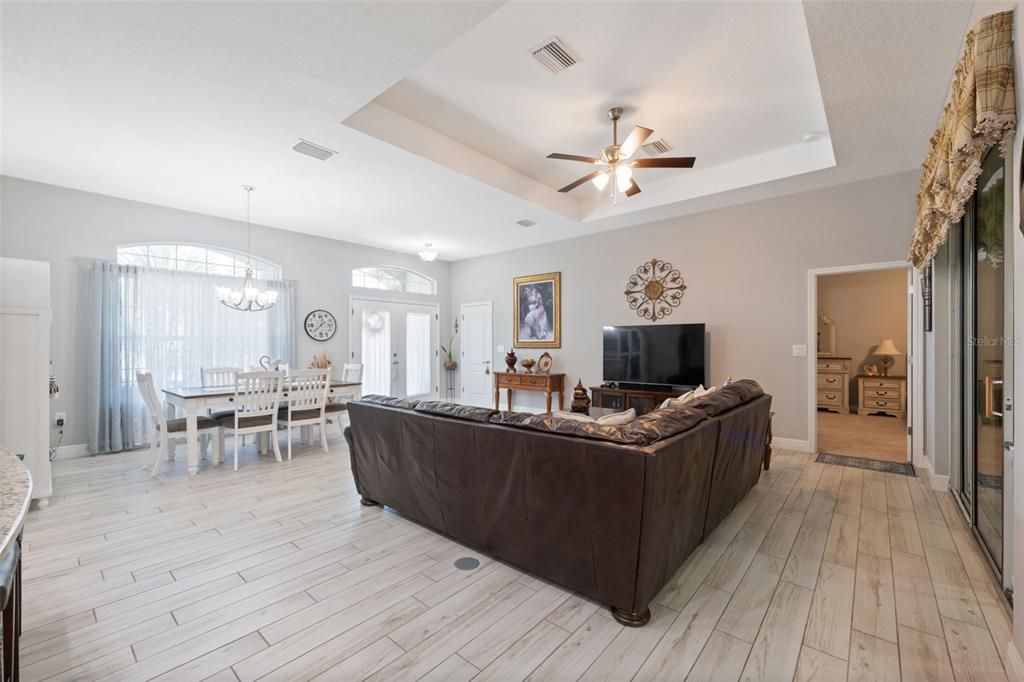 待售: $565,000 (4 贝兹, 2 浴室, 2237 平方英尺)