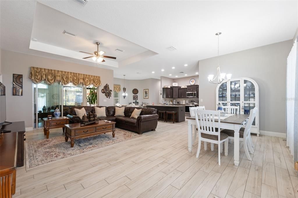 待售: $565,000 (4 贝兹, 2 浴室, 2237 平方英尺)