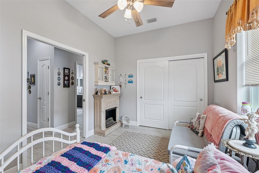 待售: $565,000 (4 贝兹, 2 浴室, 2237 平方英尺)