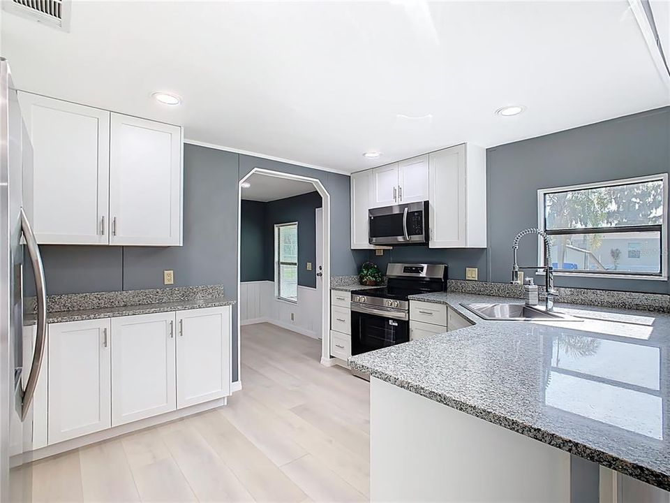 For Sale: $250,000 (4 beds, 3 baths, 1728 Square Feet)