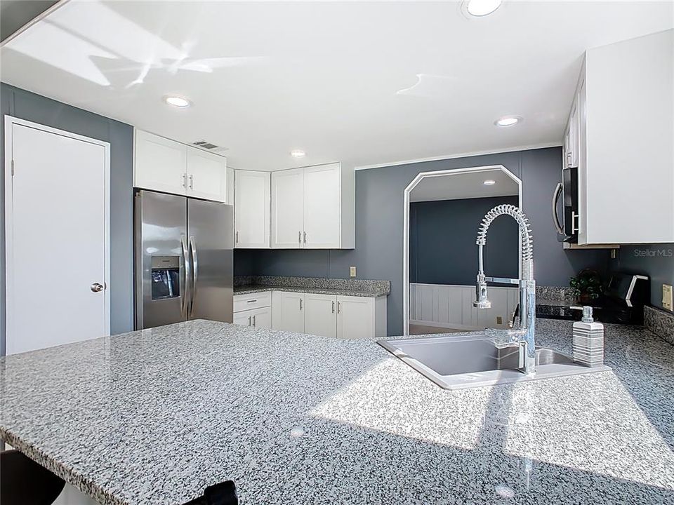 For Sale: $250,000 (4 beds, 3 baths, 1728 Square Feet)