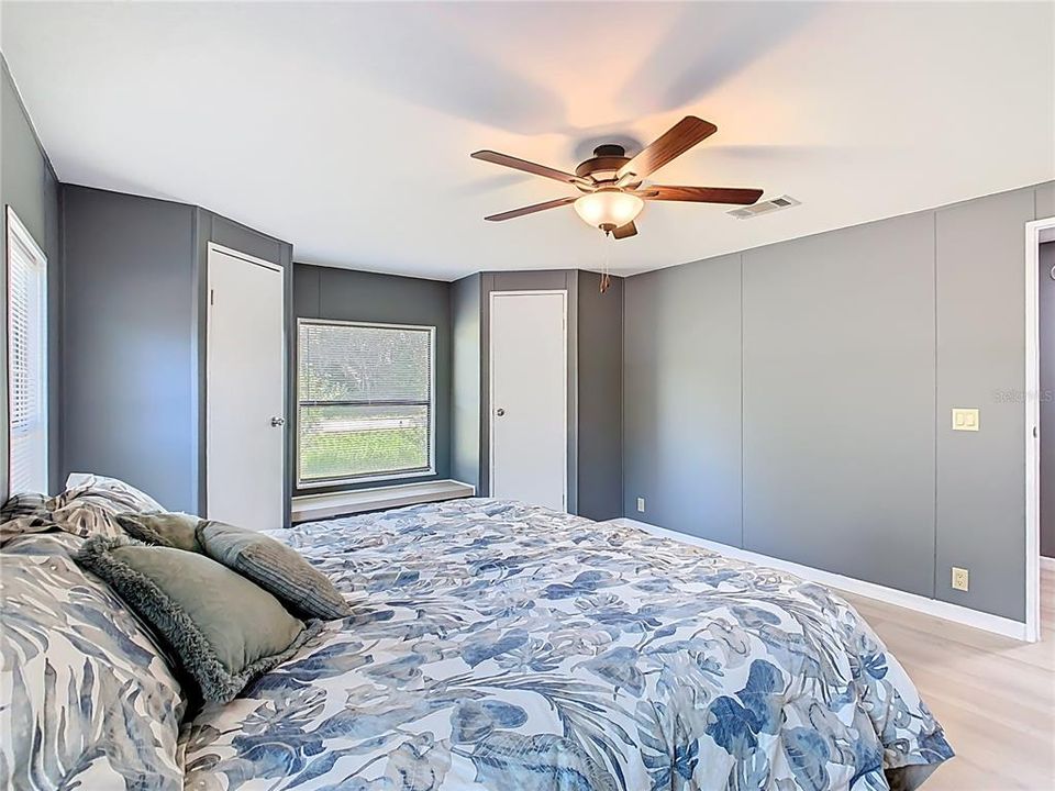 For Sale: $250,000 (4 beds, 3 baths, 1728 Square Feet)