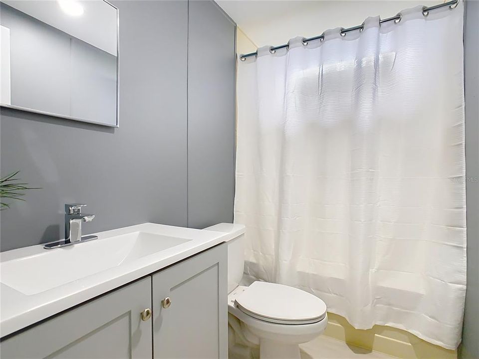 For Sale: $250,000 (4 beds, 3 baths, 1728 Square Feet)