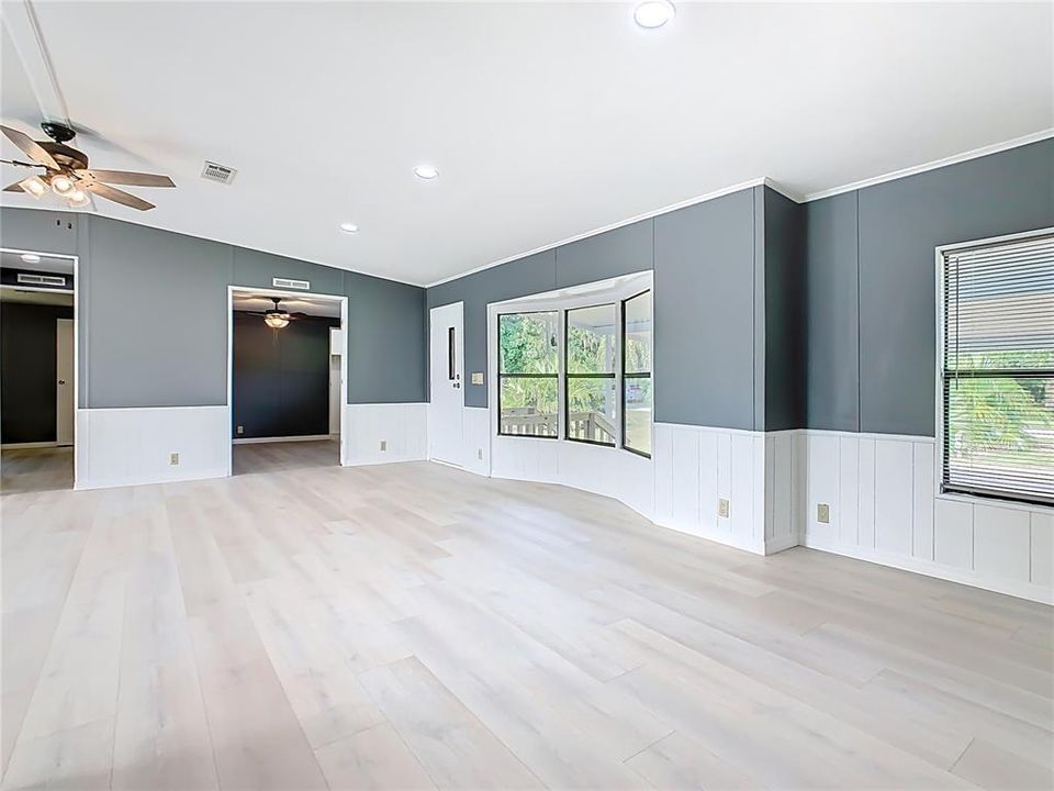 For Sale: $250,000 (4 beds, 3 baths, 1728 Square Feet)