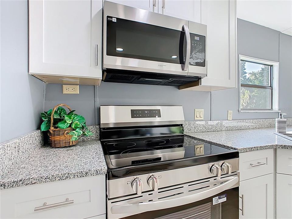 For Sale: $250,000 (4 beds, 3 baths, 1728 Square Feet)