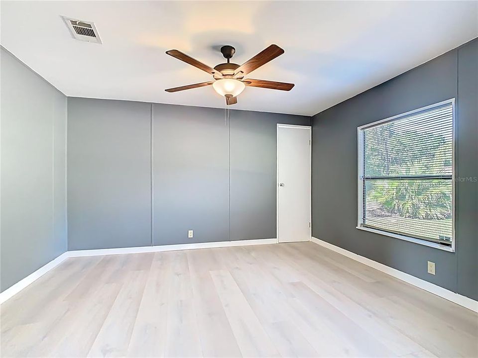 For Sale: $250,000 (4 beds, 3 baths, 1728 Square Feet)