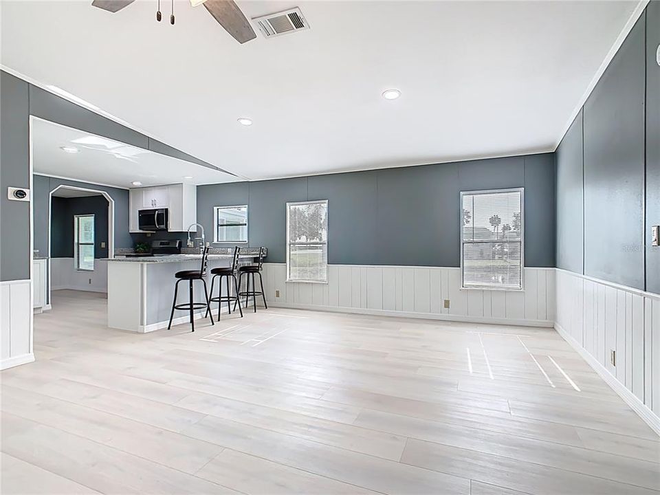 For Sale: $250,000 (4 beds, 3 baths, 1728 Square Feet)