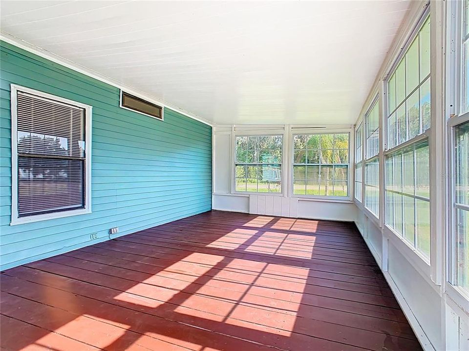 For Sale: $250,000 (4 beds, 3 baths, 1728 Square Feet)