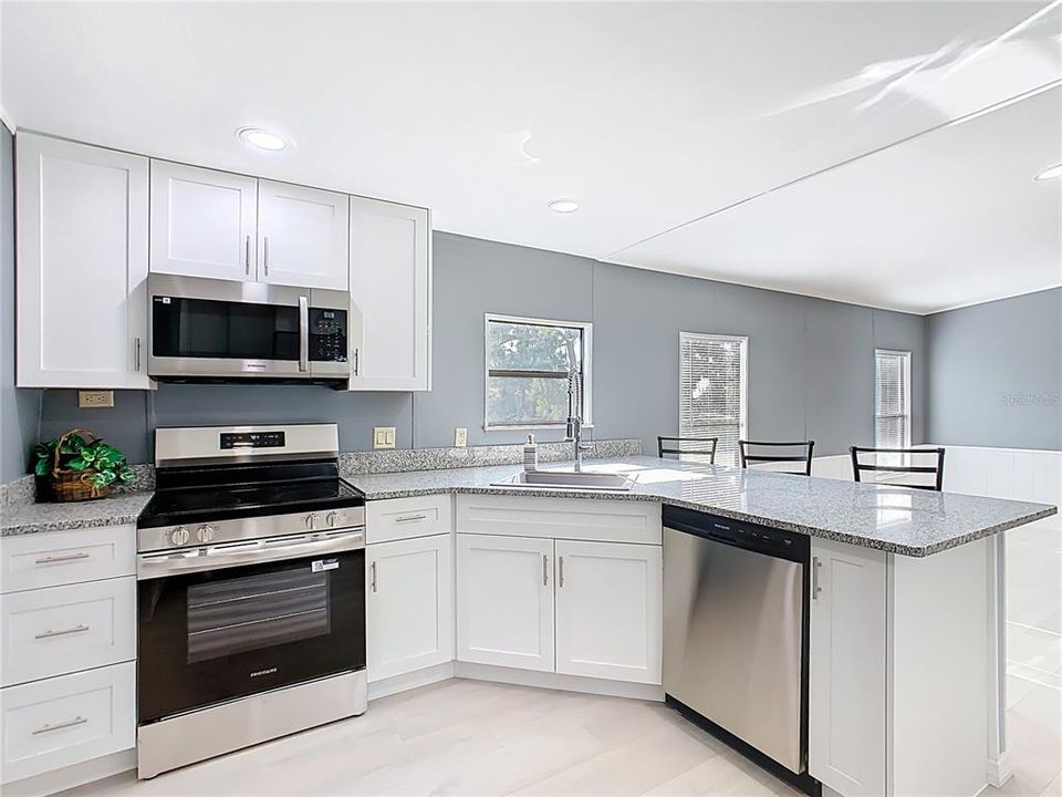 For Sale: $250,000 (4 beds, 3 baths, 1728 Square Feet)