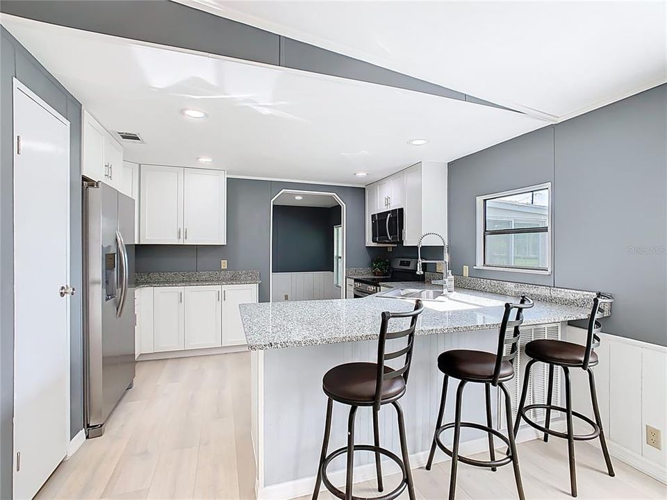 For Sale: $250,000 (4 beds, 3 baths, 1728 Square Feet)