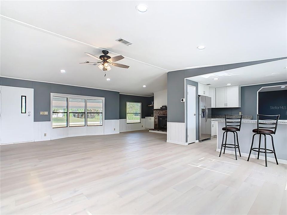 For Sale: $250,000 (4 beds, 3 baths, 1728 Square Feet)