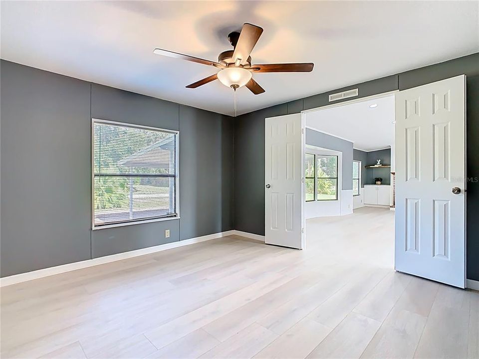 For Sale: $250,000 (4 beds, 3 baths, 1728 Square Feet)