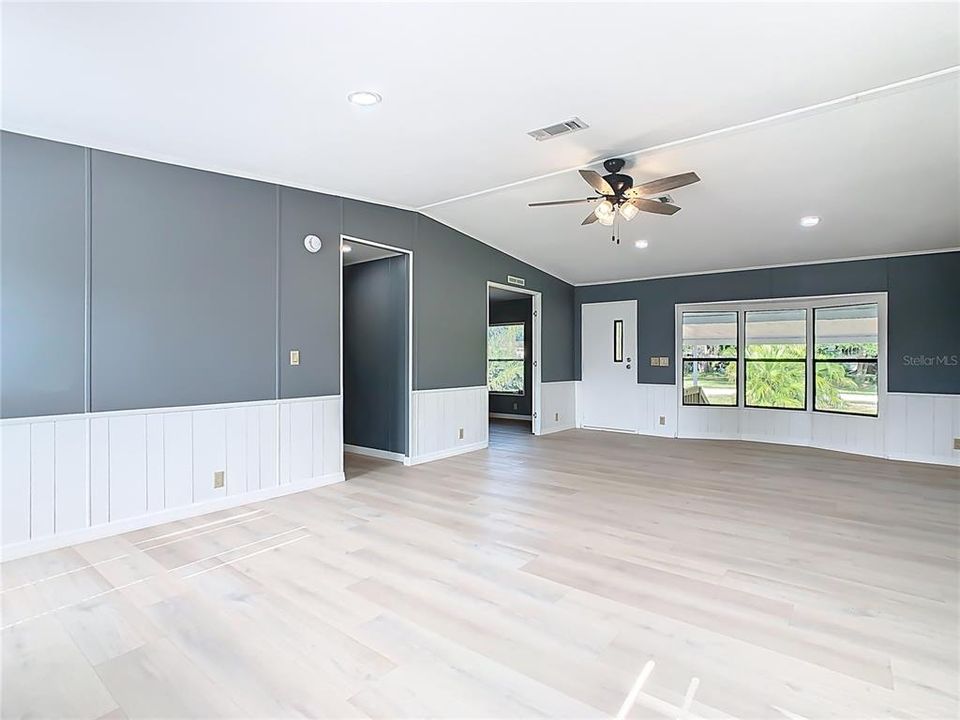 For Sale: $250,000 (4 beds, 3 baths, 1728 Square Feet)