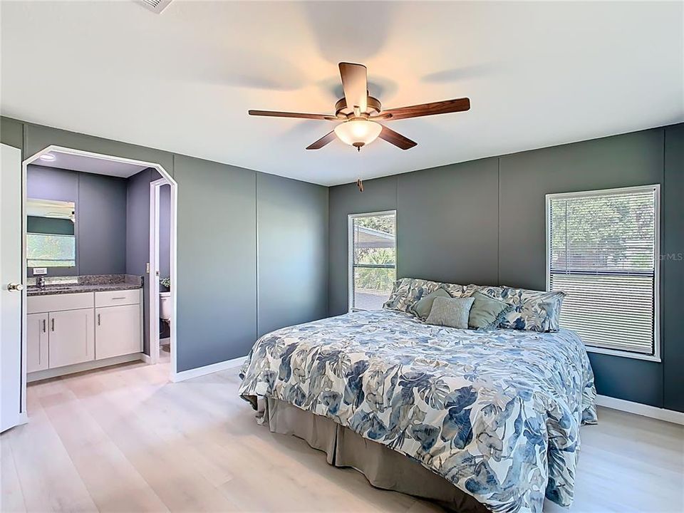 For Sale: $250,000 (4 beds, 3 baths, 1728 Square Feet)