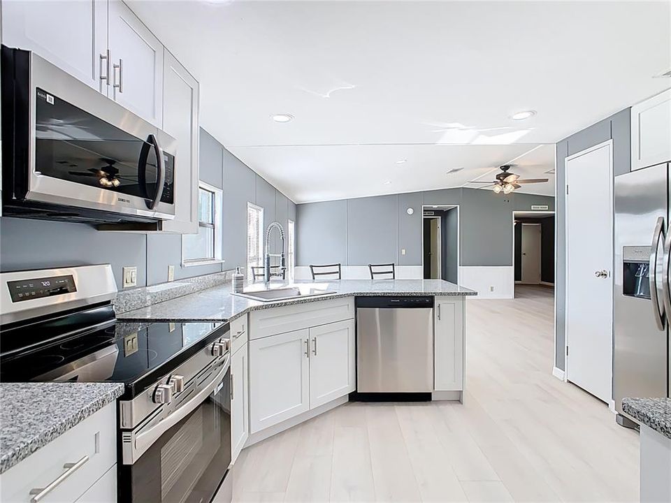 For Sale: $250,000 (4 beds, 3 baths, 1728 Square Feet)