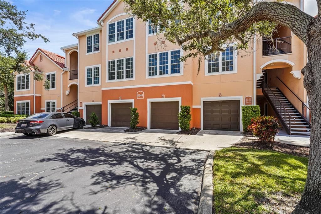 待售: $227,500 (1 贝兹, 1 浴室, 949 平方英尺)