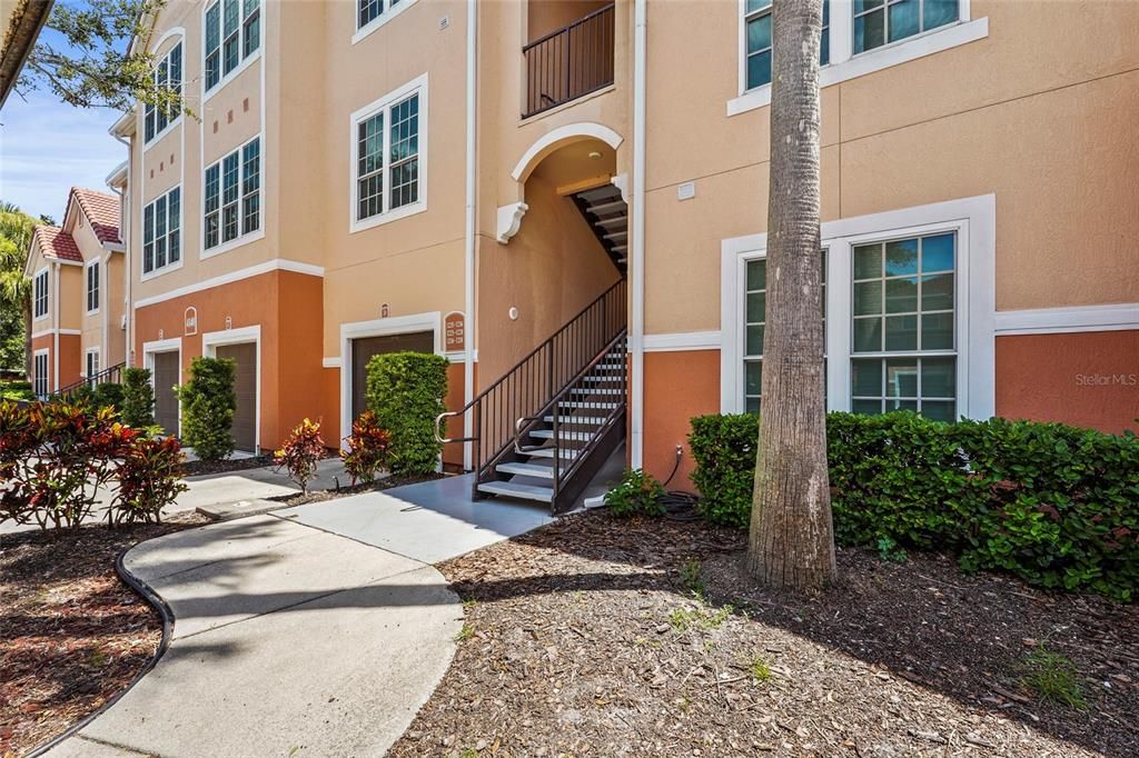 待售: $227,500 (1 贝兹, 1 浴室, 949 平方英尺)