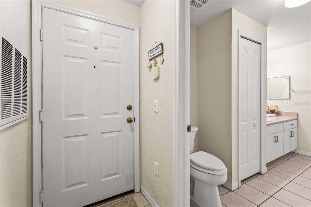 待售: $227,500 (1 贝兹, 1 浴室, 949 平方英尺)