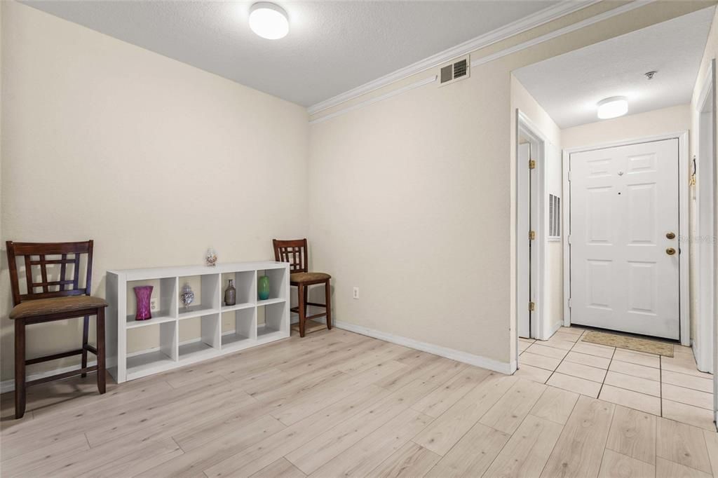 待售: $227,500 (1 贝兹, 1 浴室, 949 平方英尺)