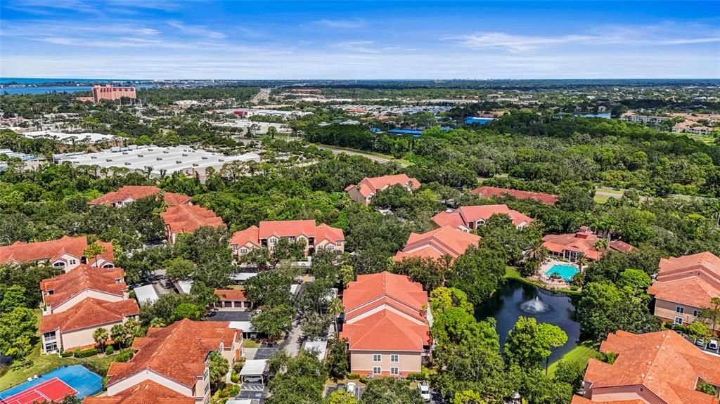 待售: $227,500 (1 贝兹, 1 浴室, 949 平方英尺)