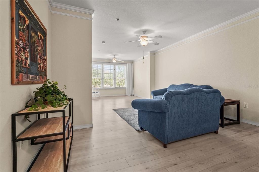 待售: $227,500 (1 贝兹, 1 浴室, 949 平方英尺)