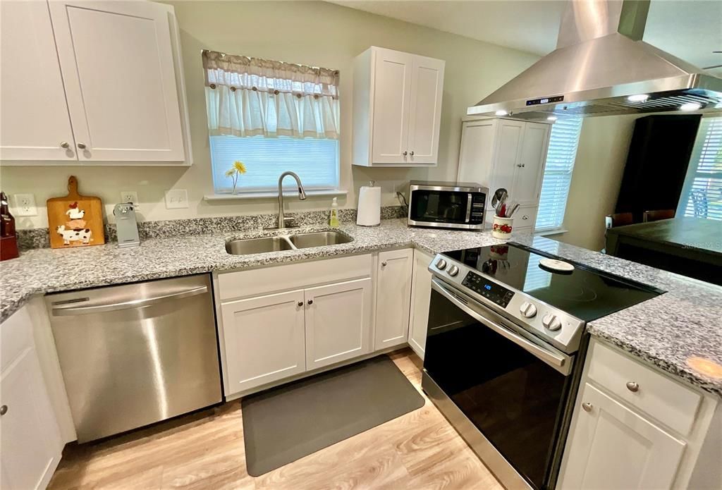 For Sale: $300,000 (3 beds, 2 baths, 1168 Square Feet)