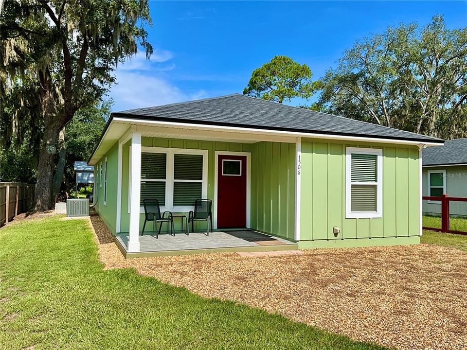 For Sale: $300,000 (3 beds, 2 baths, 1168 Square Feet)