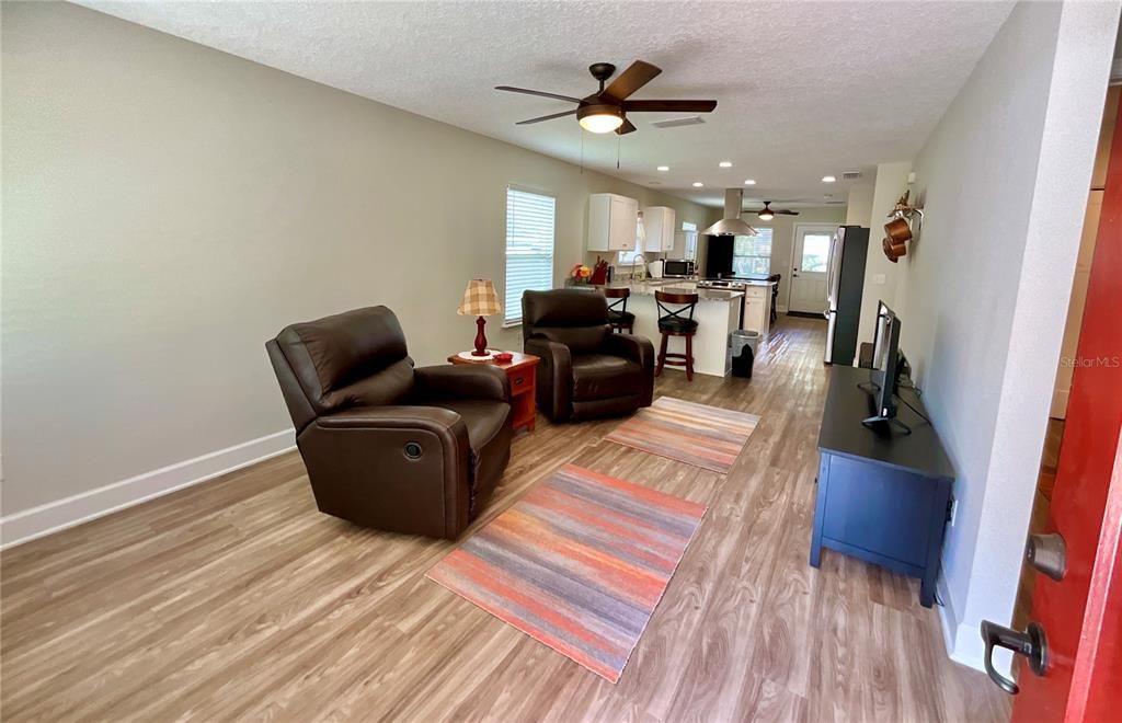 For Sale: $300,000 (3 beds, 2 baths, 1168 Square Feet)