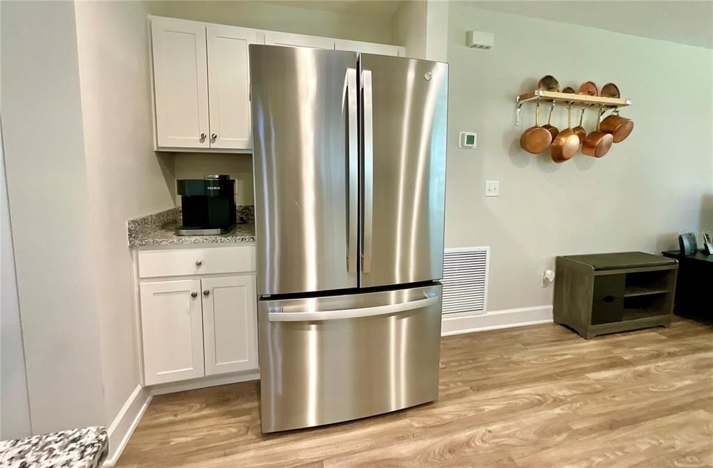 For Sale: $300,000 (3 beds, 2 baths, 1168 Square Feet)