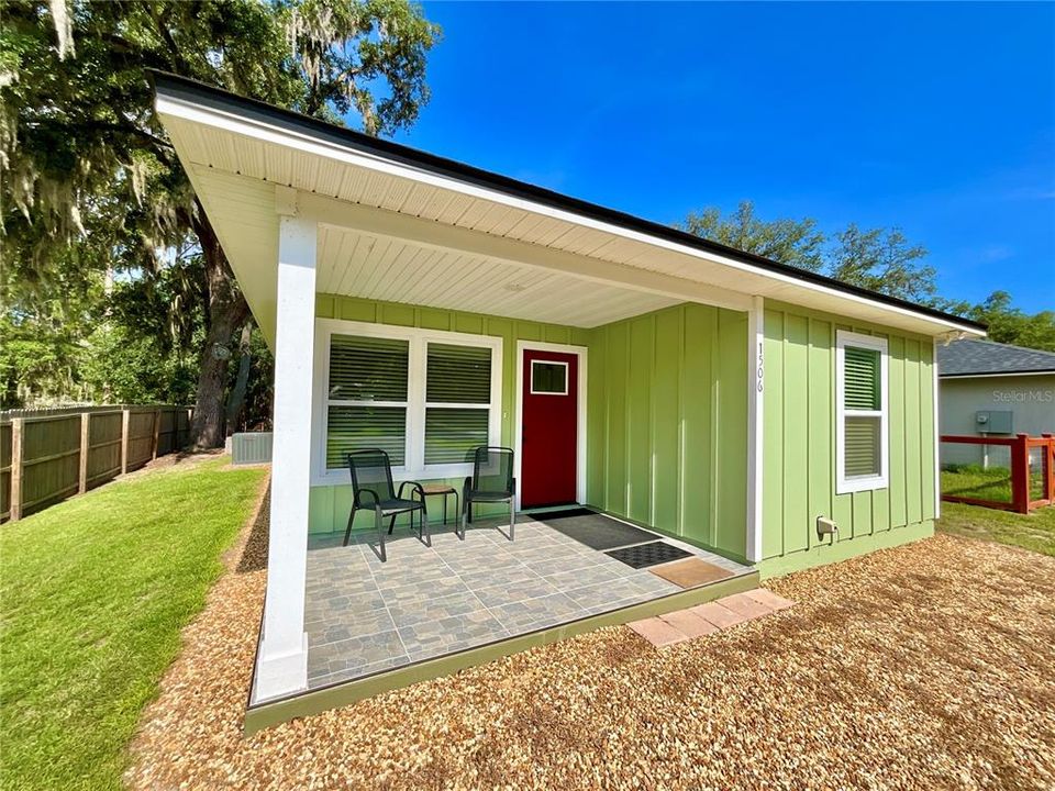 For Sale: $300,000 (3 beds, 2 baths, 1168 Square Feet)